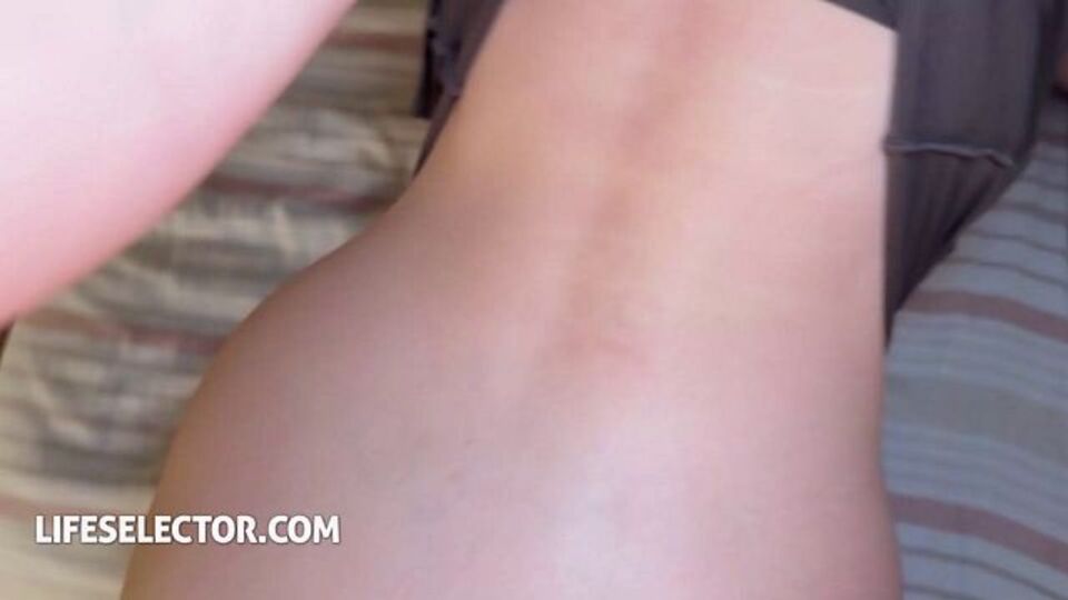 असाधारण  Kira Queen में कट्टर क्लिप