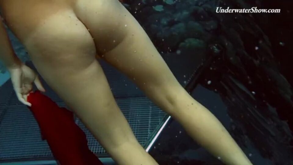 Underwater Show - babe xxx