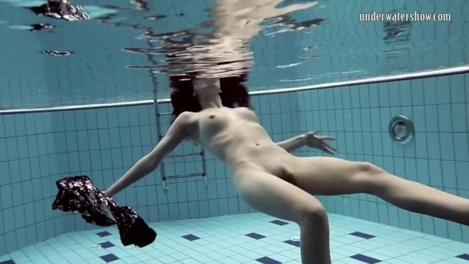 Underwater Show presenta sesso tette minute con corteggiatrice