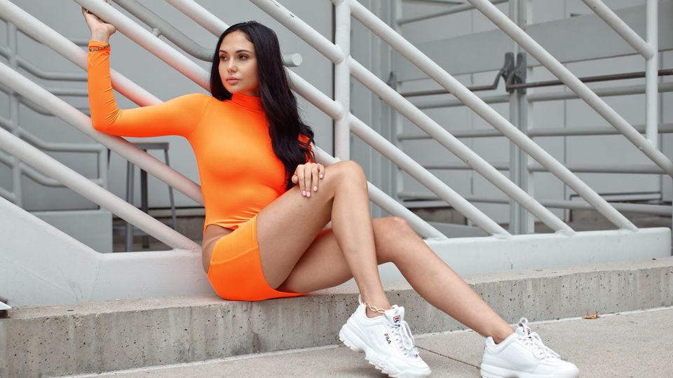 Tushy Raw präsentiert Ariana Marie's Nahaufnahme Film