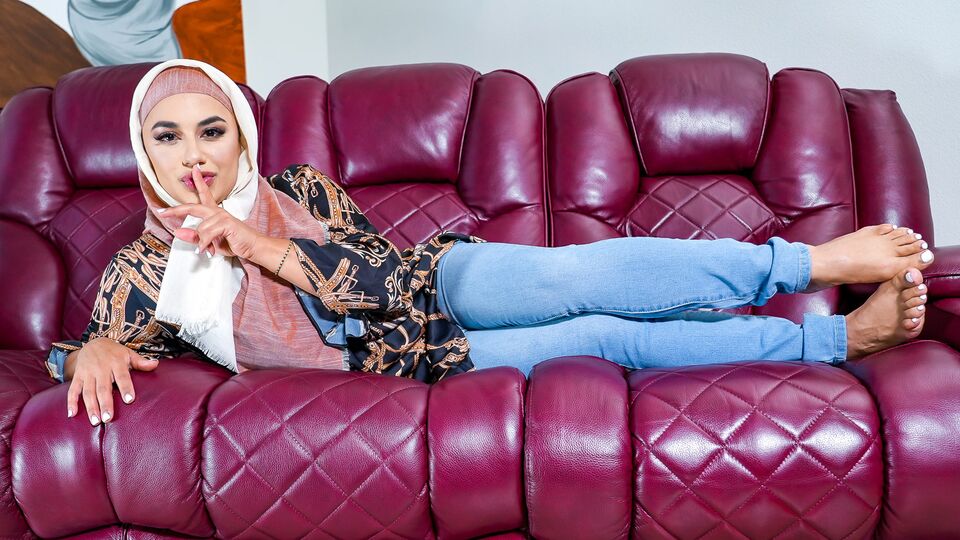 Hijab Mylfs presenta video erotici con Brianna Bourbon