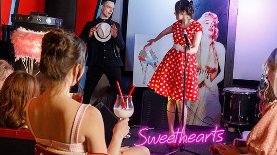 Club Sweethearts apresenta hd pornô da Jolie Butt e Nika Nut