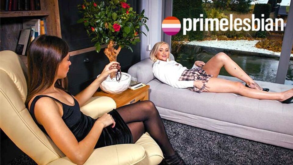 Azione minuta con piccante Talia Mint di Prime Lesbian