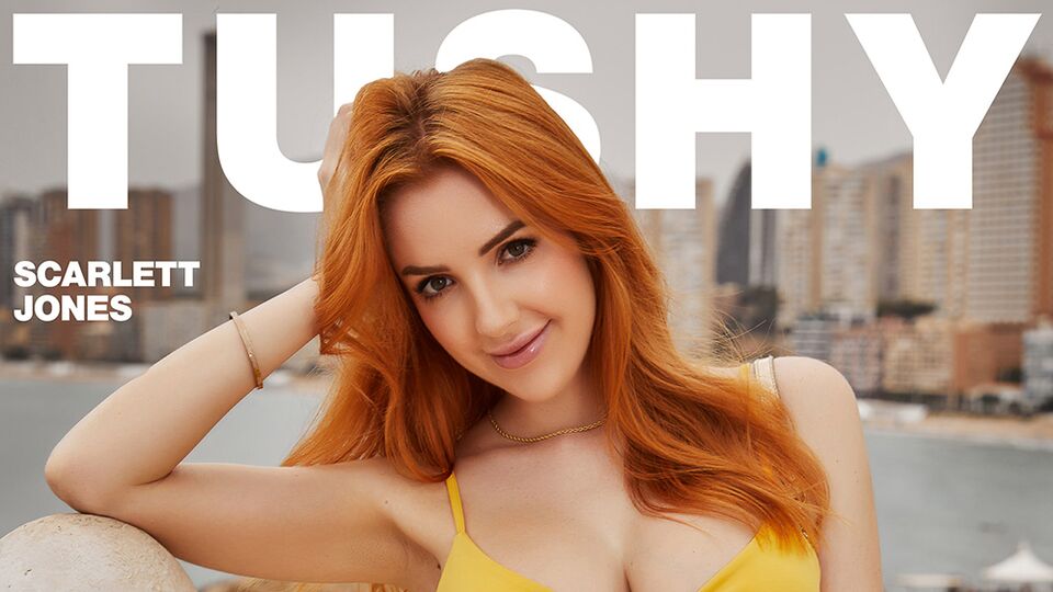 Filmato pompino con ragazza copertina Scarlett Jones di Tushy