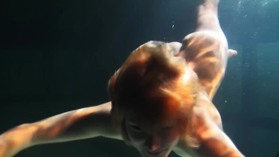 Videata solo donna con seducentissima donnaccia di Underwater Show