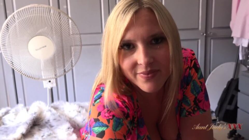 Anziehende Charlie Rae - POV Clip - Aunt Judys XXX