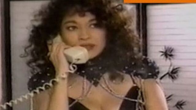 Amadora deusa estrelando em buceta cabeluda safado