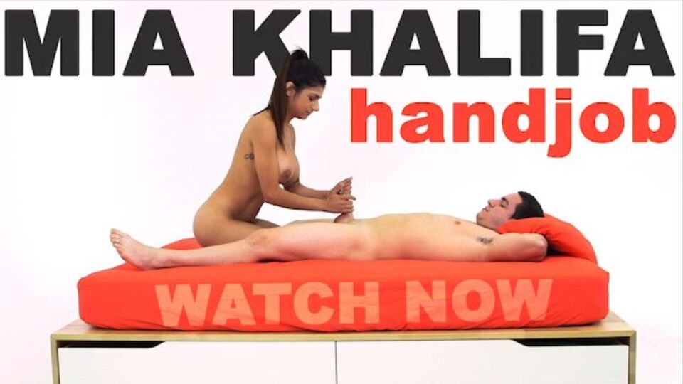 La souriante Mia Khalifa et Peter Green dans porno charmante