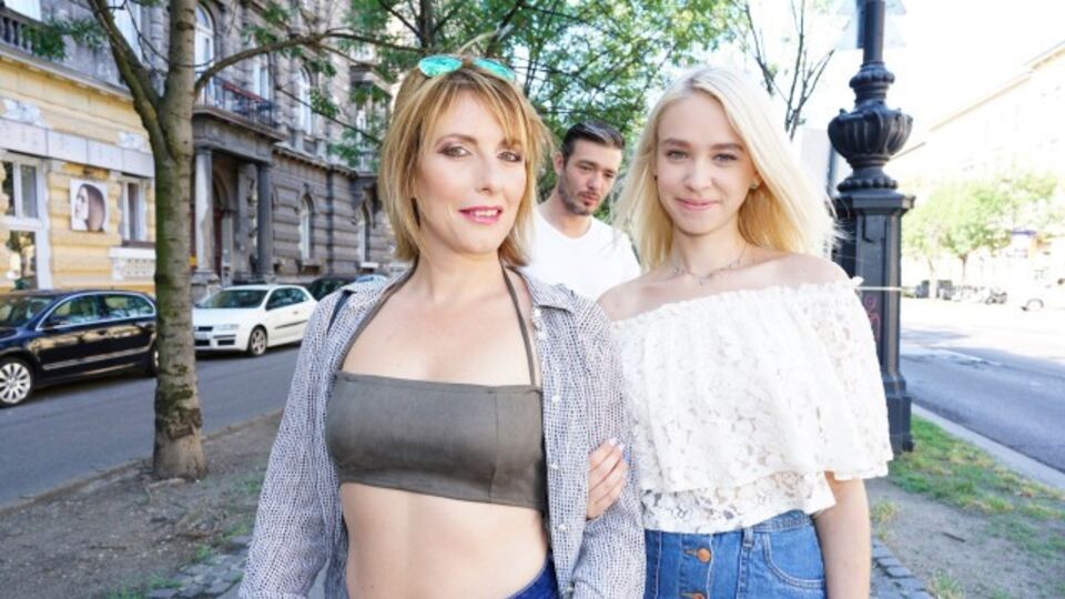 Guarda sesso di promiscua Arteya Dee e Emma Klein