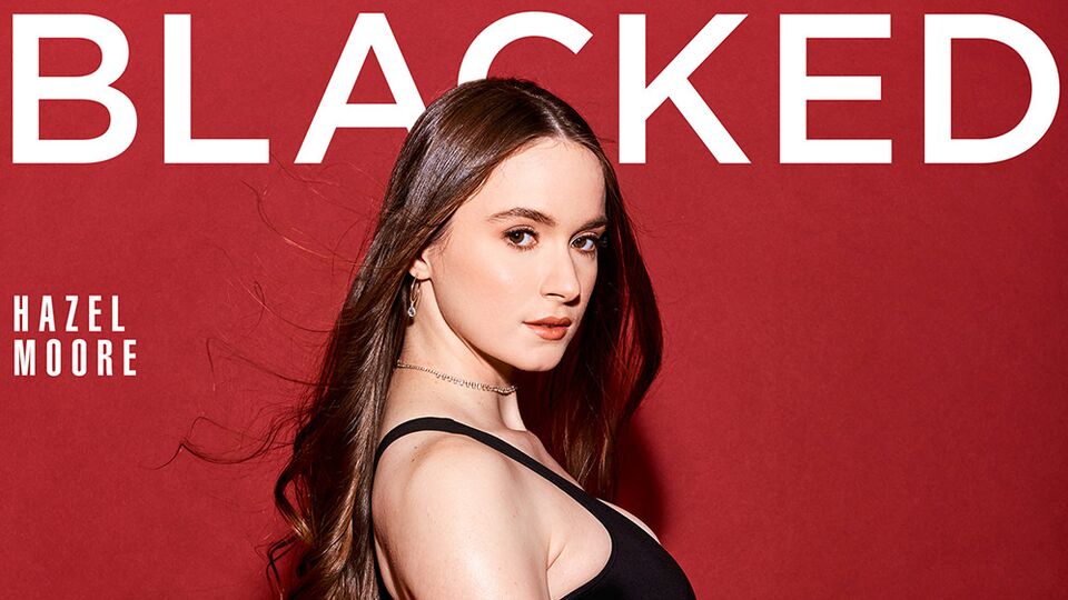 Escena con la incomparable Hazel Moore con cabello liso de Blacked.Com