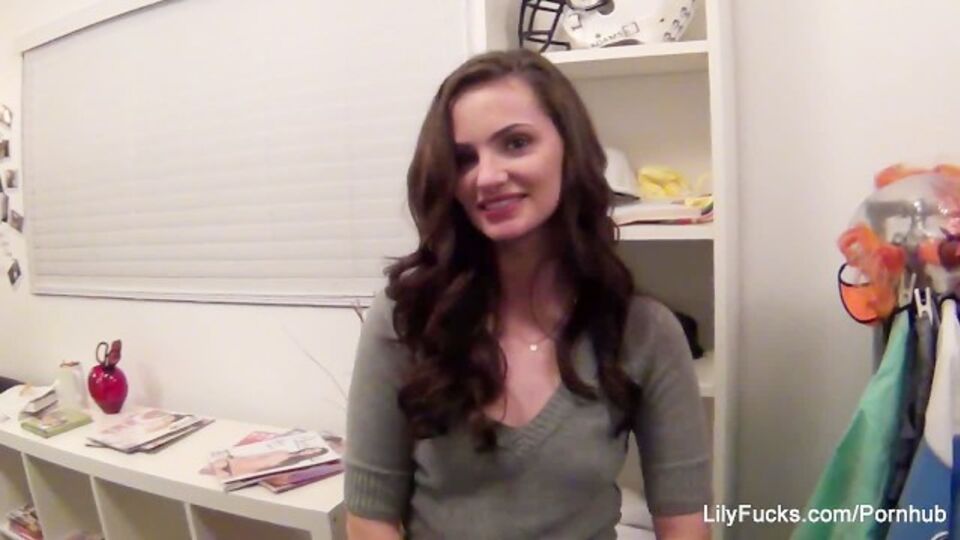 Flirtatious Lily's brunette video