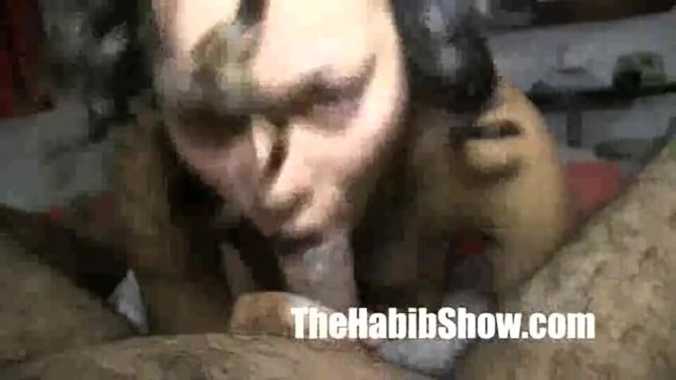 Queen B in azione reale di The Habib Show