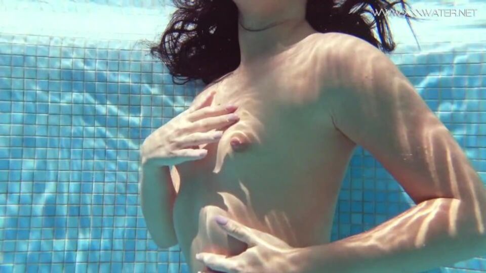 Underwater Show - clip femme en solo