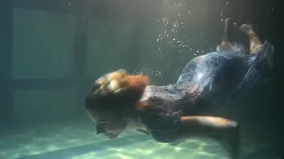 La naturelle friponne - sexe petite jeune - Underwater Show