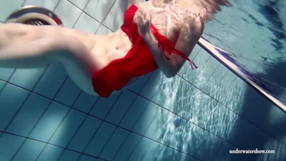 Lucie in Dusche Porno von Underwater Show