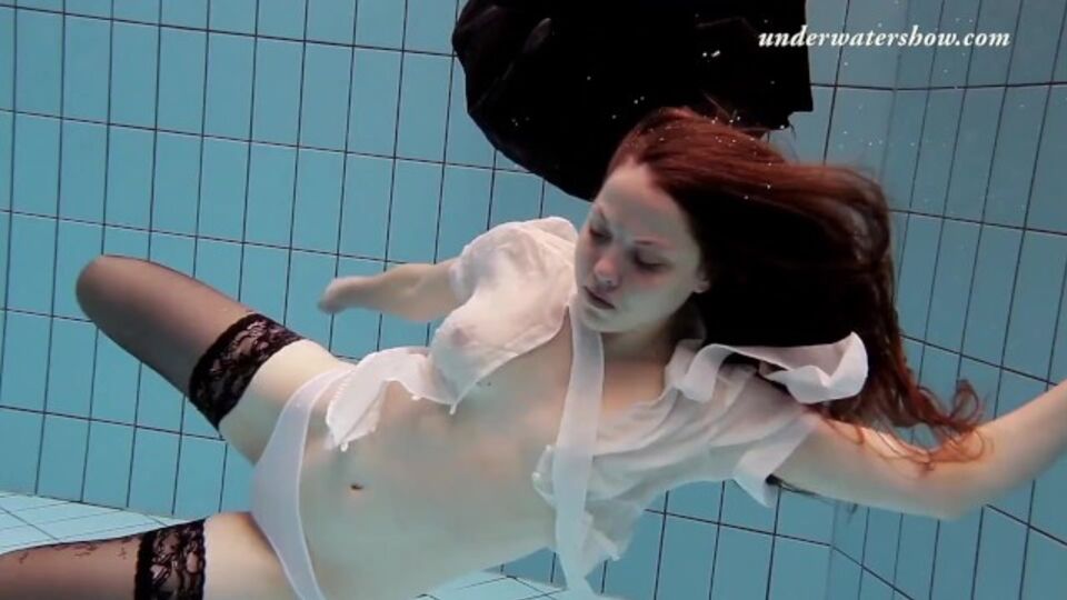 Funny princess - watersports xxx - Underwater Show