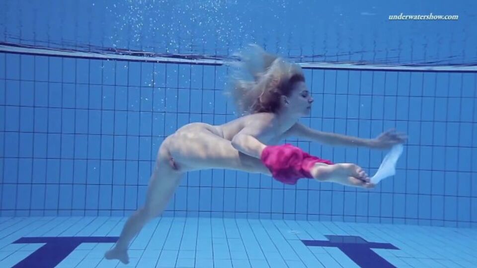 Pool girl movie with impressive Elena from Underwater Show