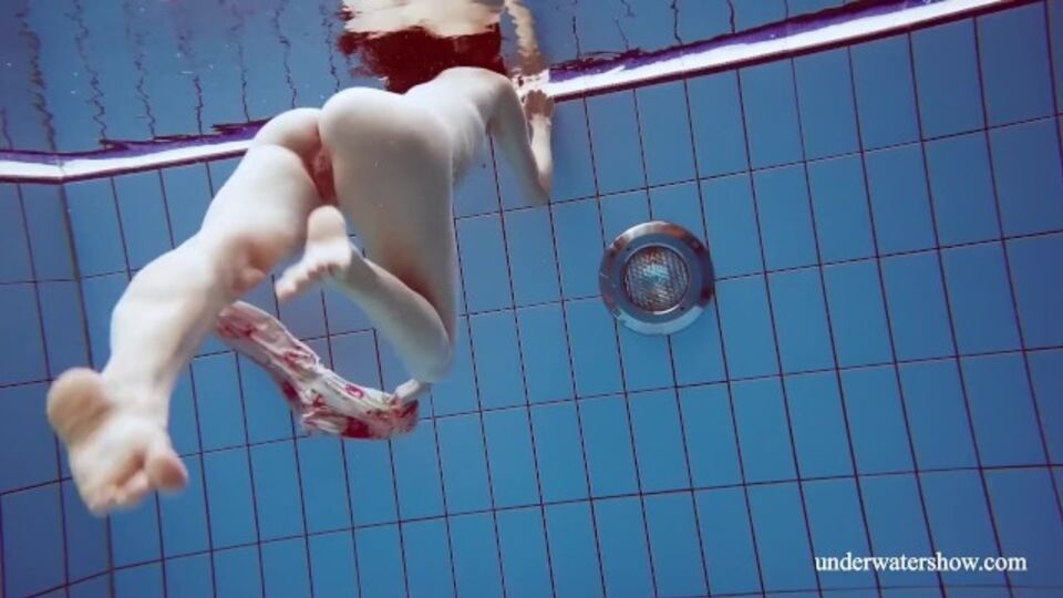 Underwater Show featuring Martina's red head video