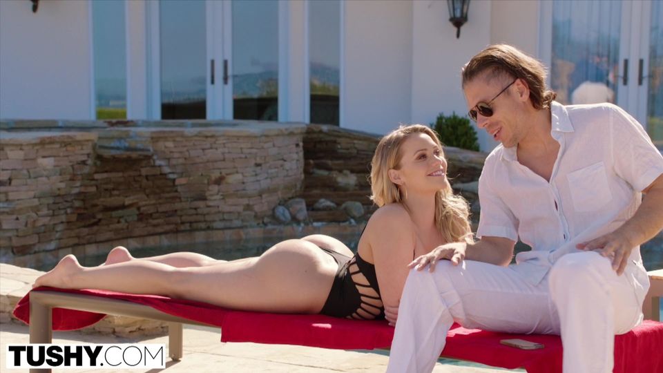 Tushy presenta scena bionda con Mia Malkova