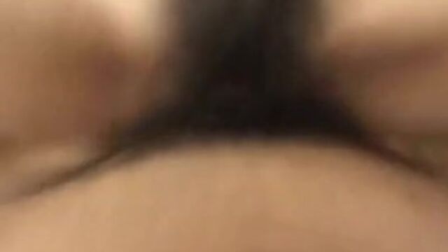 अकल्पनीय  सुंदरी में क्लोज़ अप करें लिंग