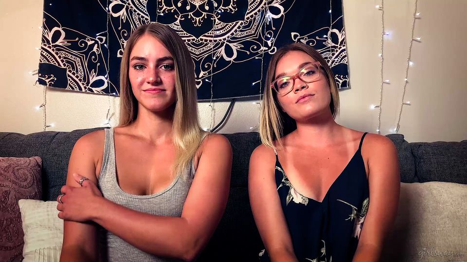 Cougar Queen présente clip cul ferme de Reagan Foxx et Whitney Wright