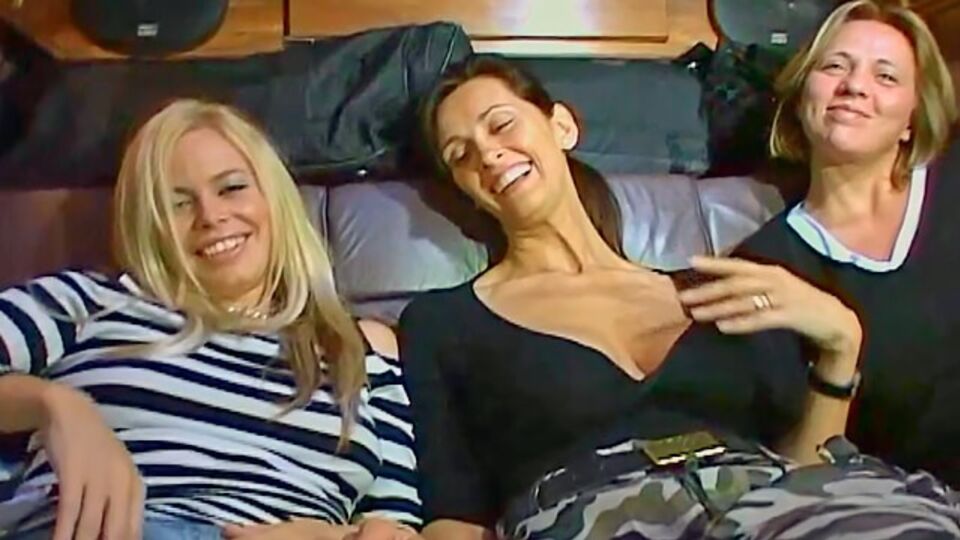 Coole Alicia Rhodes und Angie George's XXX-Film anschauen