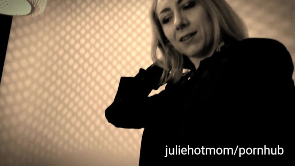 Seductive Julie Holly and juliehotmom at fellation sex