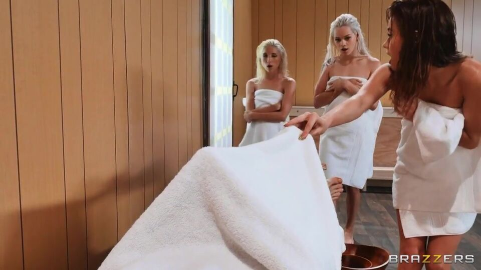 Elsa Jean e Alaina Dawson in video cowgirl al contrario di Teens Like It Big