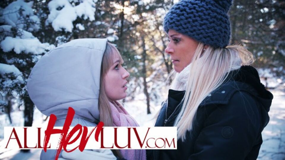 India Summer e Scarlett Sage em hd clipe no All Her Luv