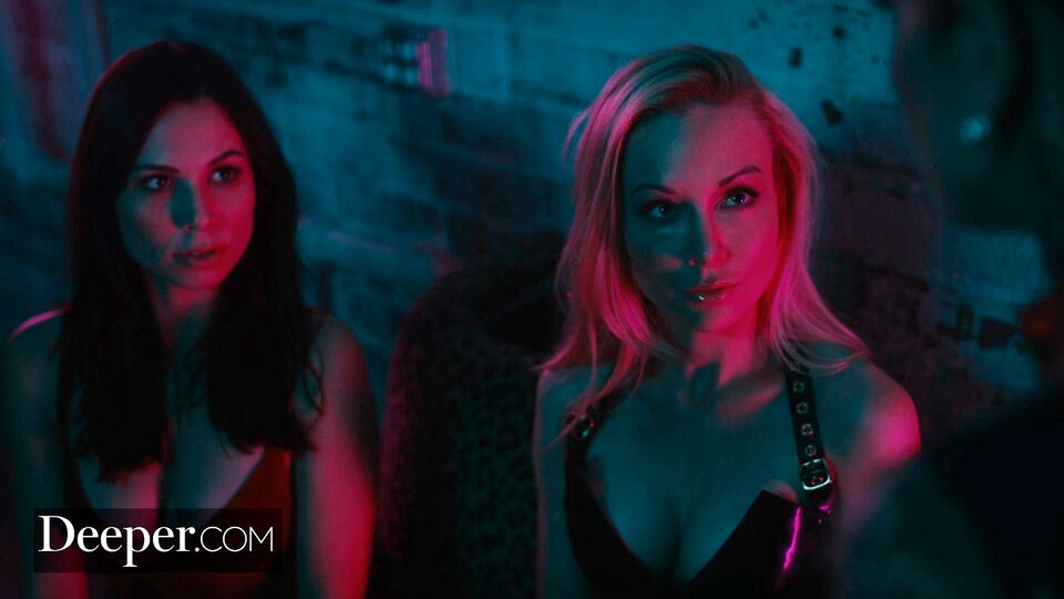 Aidra Fox et Kayden Kross dans vidéo par derrière de Deeper