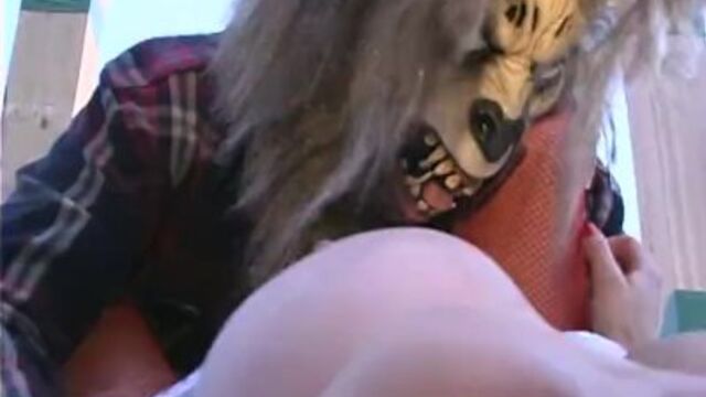 Mira clip con la calenturienta patrona