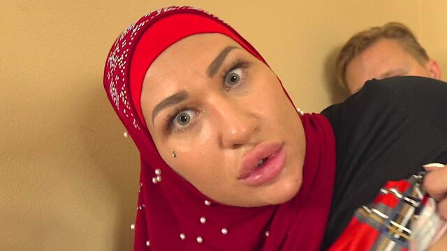 Emma Turner em de quatro pornografia no Sex With Muslims