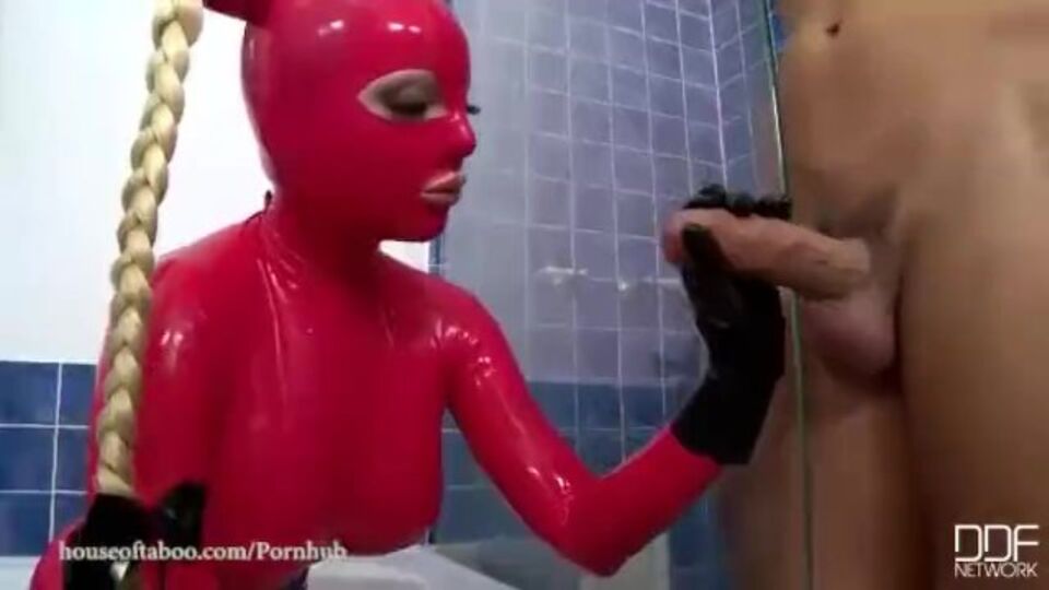 Clip de estilo perrito con Mugur y Latex