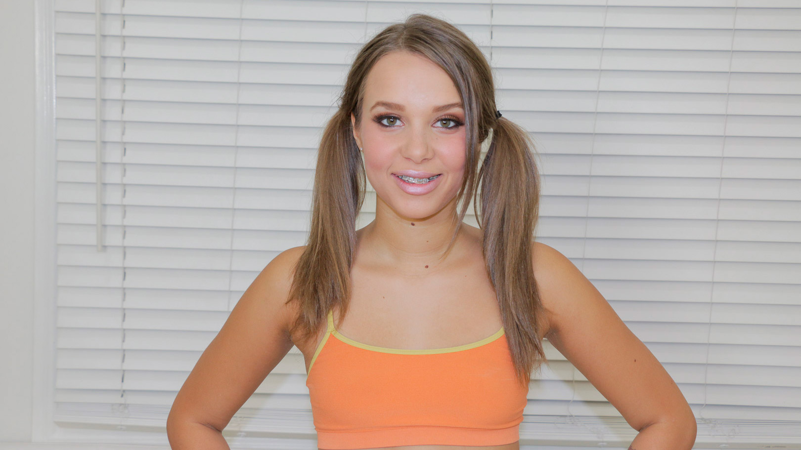 Guarda clip di stilosa Liza Rowe