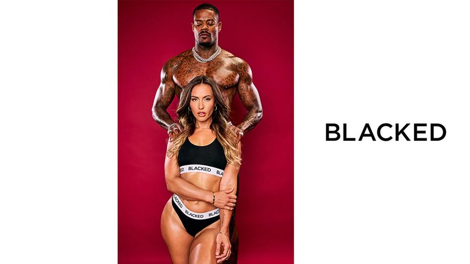 Kelsi Monroe dans action jeunette de Blacked.Com