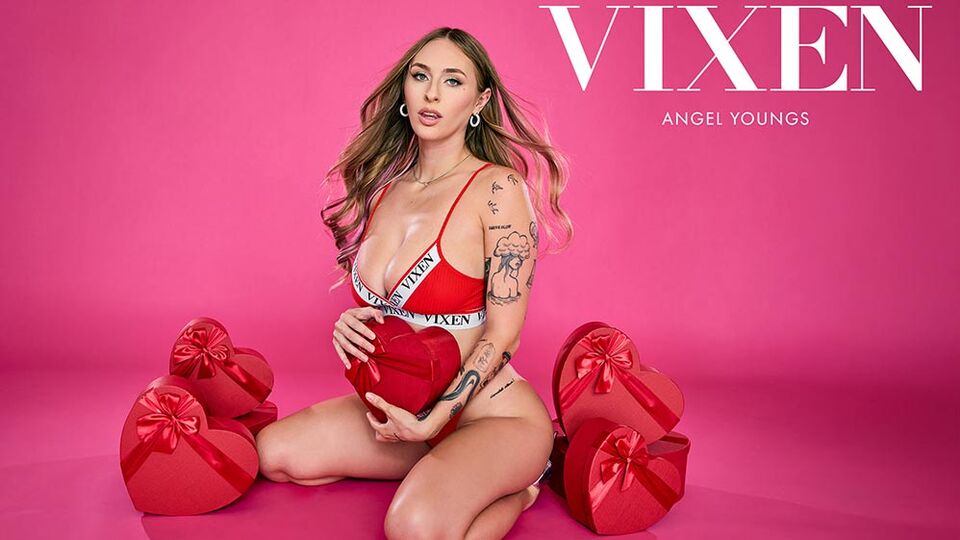 Vixen apresenta magrinha safado da Angel Youngs