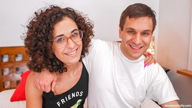 Nice and Slutty presenta vídeo con las cabello ondulado de Victoria Brennan