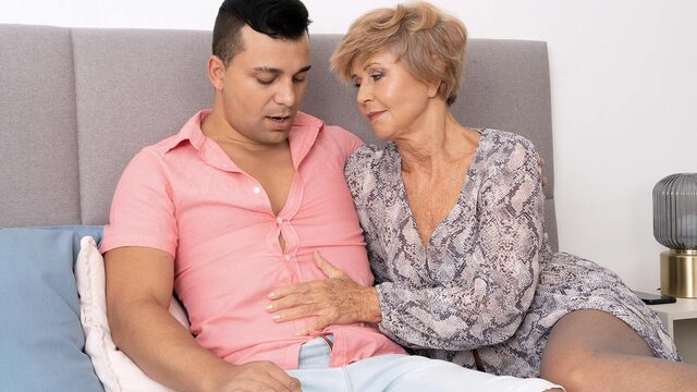 Aristocratic Romana at short hair movie