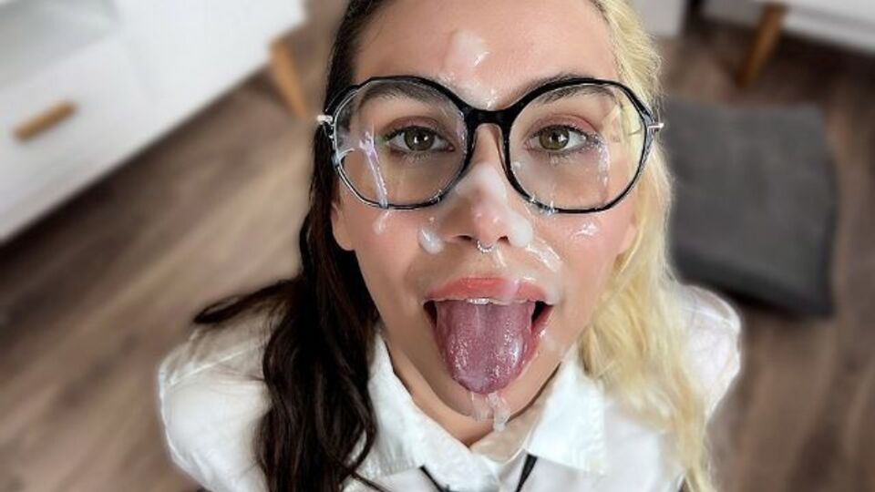 Verified Amateurs - azione occhiali da ragazza nerd