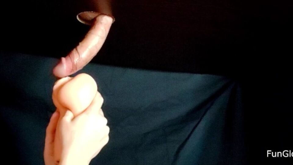 Verified Amateurs presenta porno amatoriale con FunGloryHole