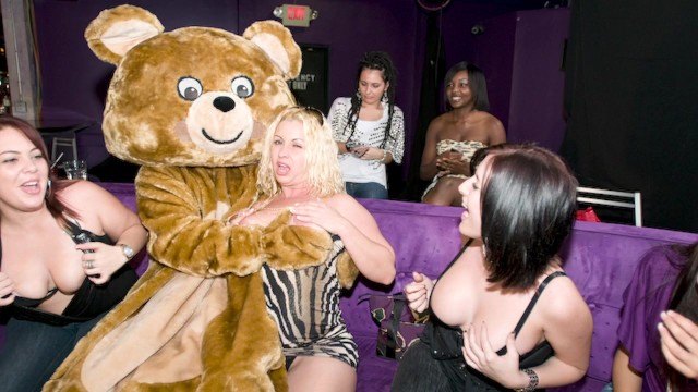 सुरीली  July Jones - MILF फुटेज - Dancing Bear
