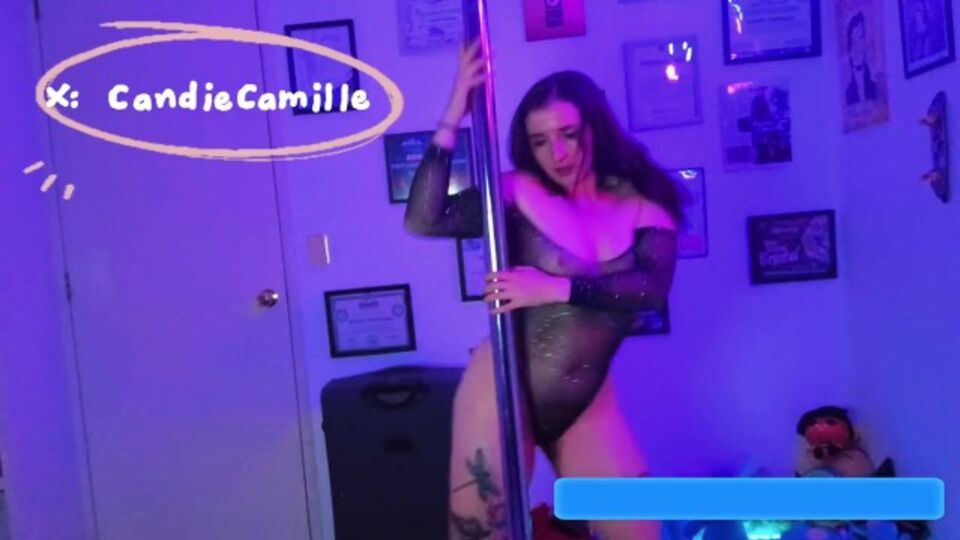 Bambola Candy Camille partecipa in azione masturbazione