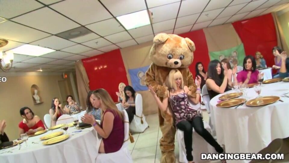 Dancing Bear presenta videata orgia con femmina