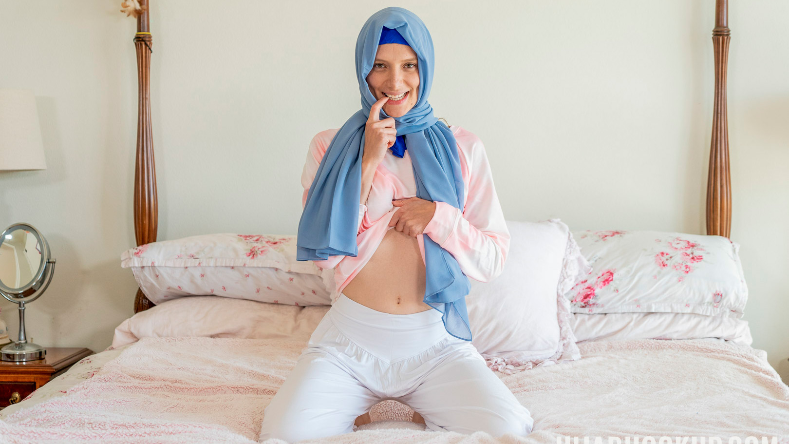 Vidéo HD ▶️ Hijab Hookup présente scène pipe de Izzy Lush