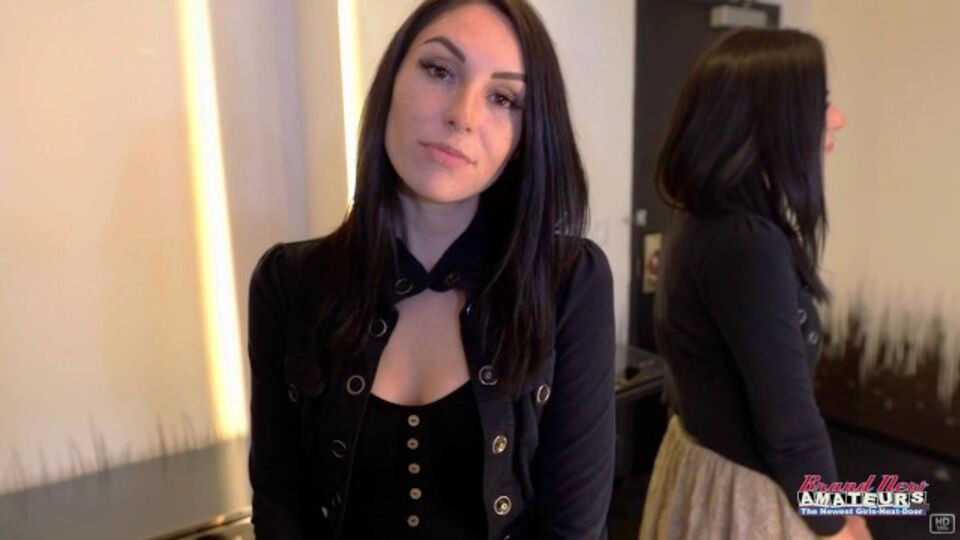 Scena eccitante con bellissima Ashley Wolf di Brand New Amateurs
