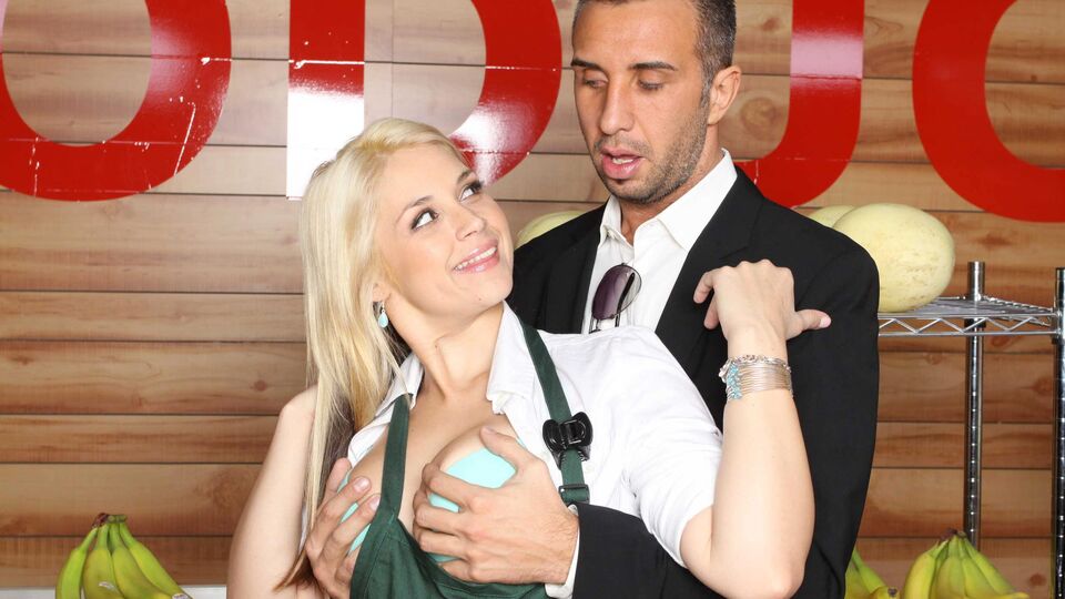 Azione bionda con celestiale Sarah Vandella di Brazzers Exxtra