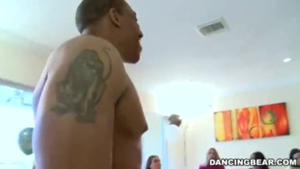 Xxx orgia con stravagante dea  di Dancing Bear
