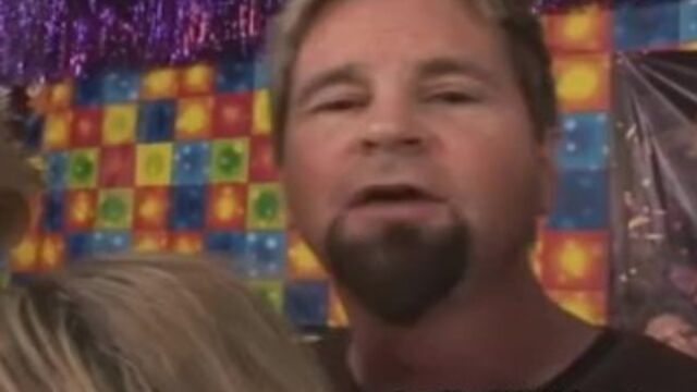 Porno de jet de sperme avec la dévergondée Ally Kay et Amy Brooke de Fuck A Fan