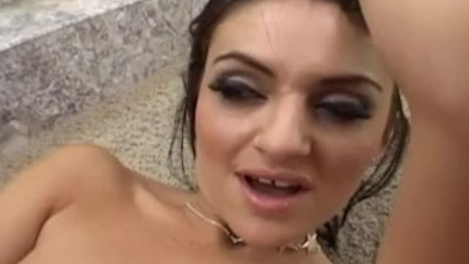 Video dal culo alla bocca con incomparabile Naudia e Michael
