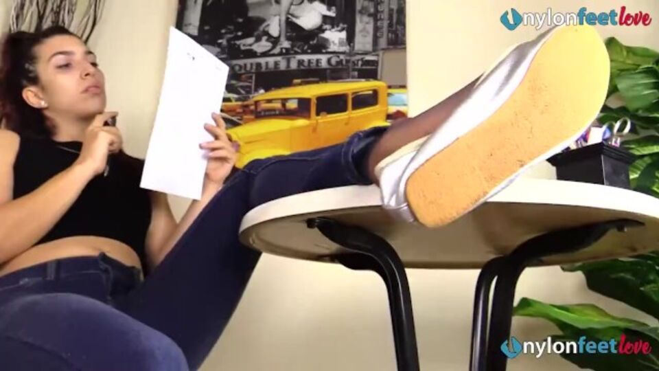 Princess's feet video by Nylon Feet Love